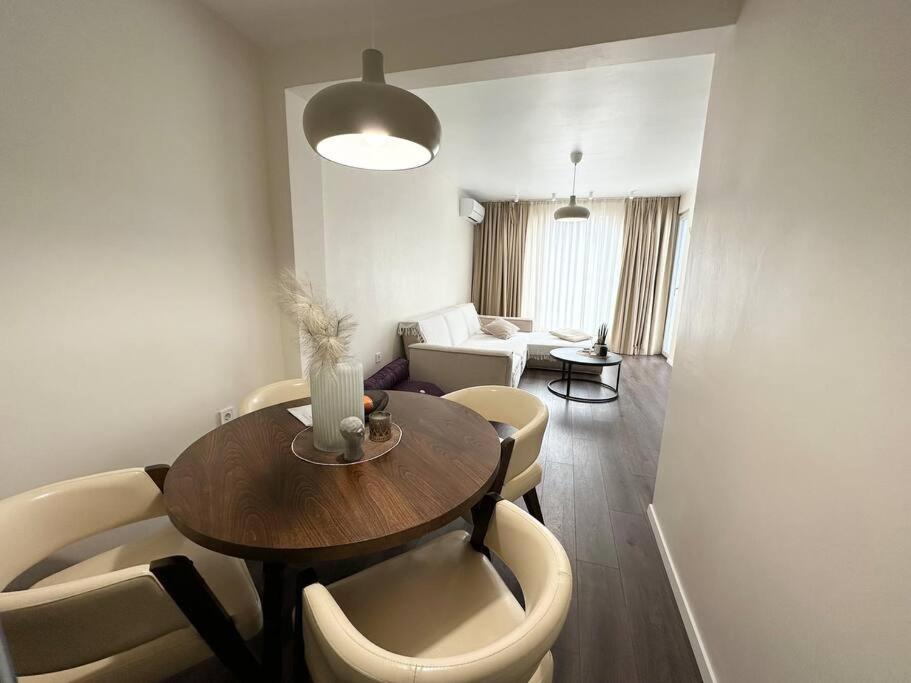 New Luxury Furnished Apartment - Beach, Varna Center & Fast Wi-Fi エクステリア 写真