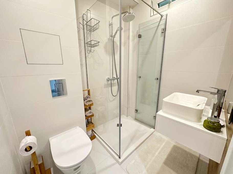 New Luxury Furnished Apartment - Beach, Varna Center & Fast Wi-Fi エクステリア 写真