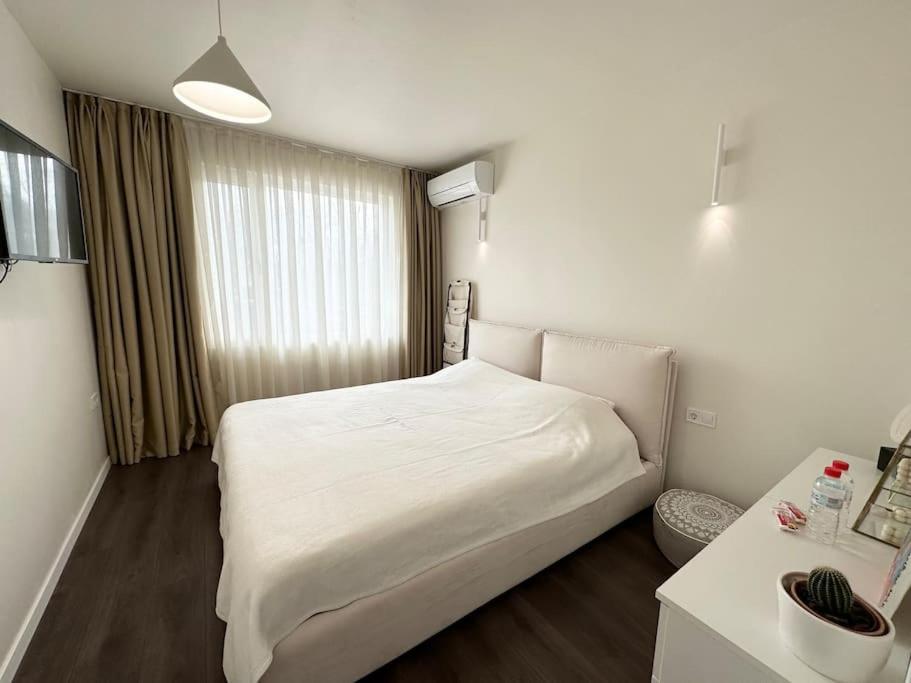 New Luxury Furnished Apartment - Beach, Varna Center & Fast Wi-Fi エクステリア 写真