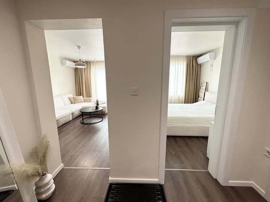 New Luxury Furnished Apartment - Beach, Varna Center & Fast Wi-Fi エクステリア 写真
