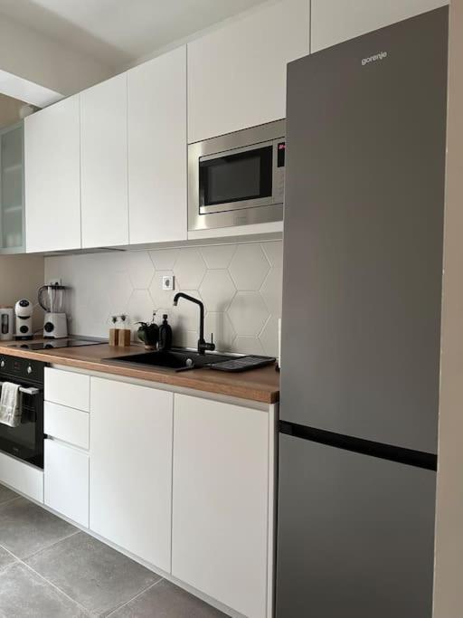 New Luxury Furnished Apartment - Beach, Varna Center & Fast Wi-Fi エクステリア 写真