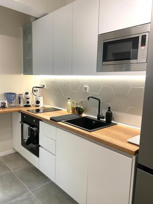 New Luxury Furnished Apartment - Beach, Varna Center & Fast Wi-Fi エクステリア 写真