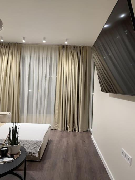 New Luxury Furnished Apartment - Beach, Varna Center & Fast Wi-Fi エクステリア 写真